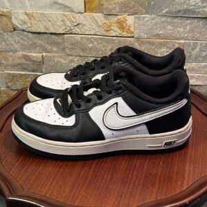 Youth Sz 1 Nike Air Force 1 LV8 2 "Panda" sneaker Shoe Black White
